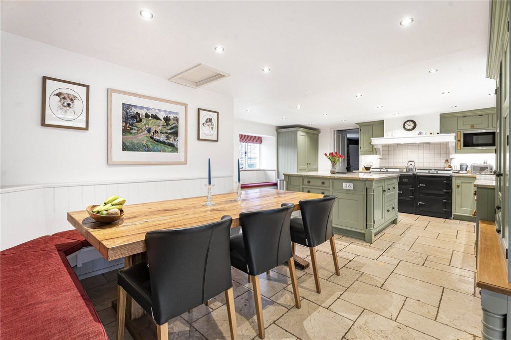 Property photo 3 of 16 Kitchen/Dining Room
