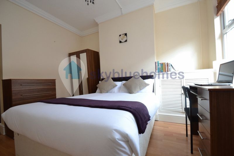 Property photo 1 of 6 Photo 6