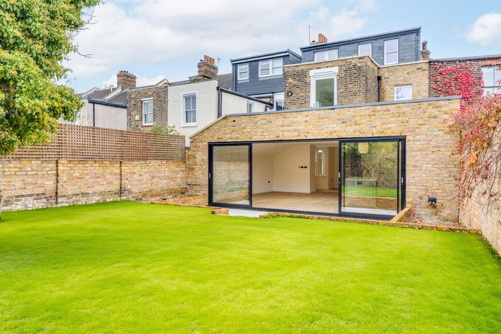 Property photo 3 of 21 Image