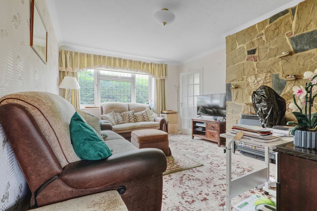 Property photo 3 of 12