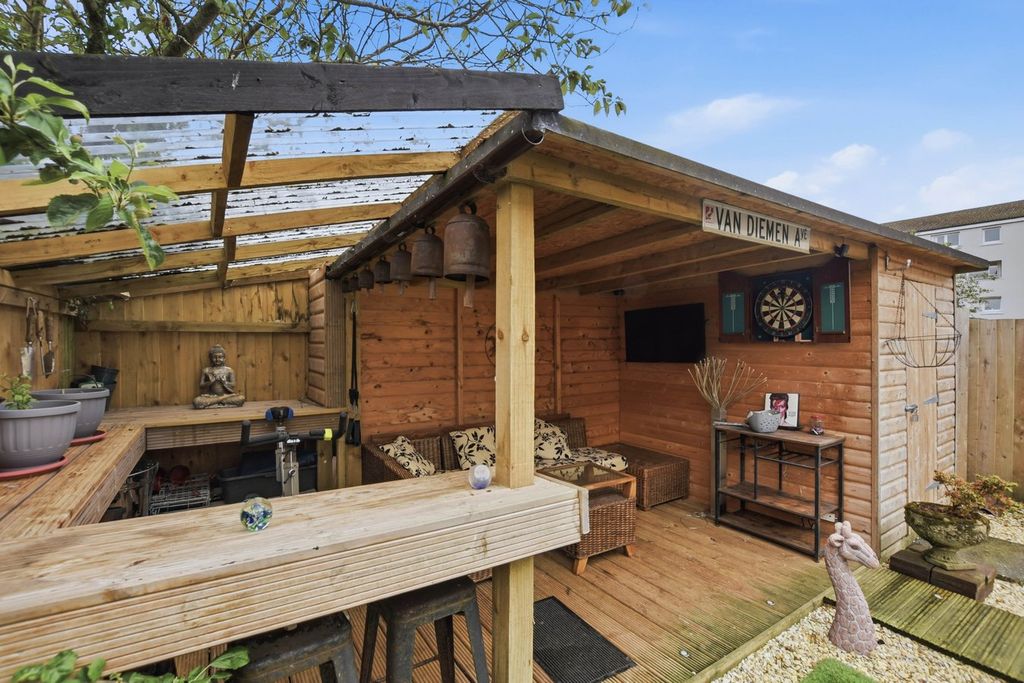 Property photo 2 of 30