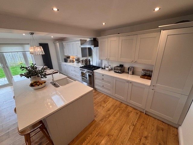 Property photo 2 of 15 Kitchen 4