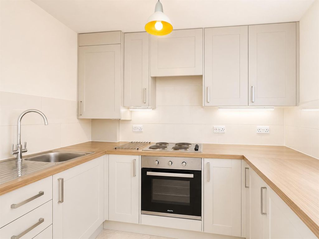 Property photo 2 of 6 Coopers Estate Agents