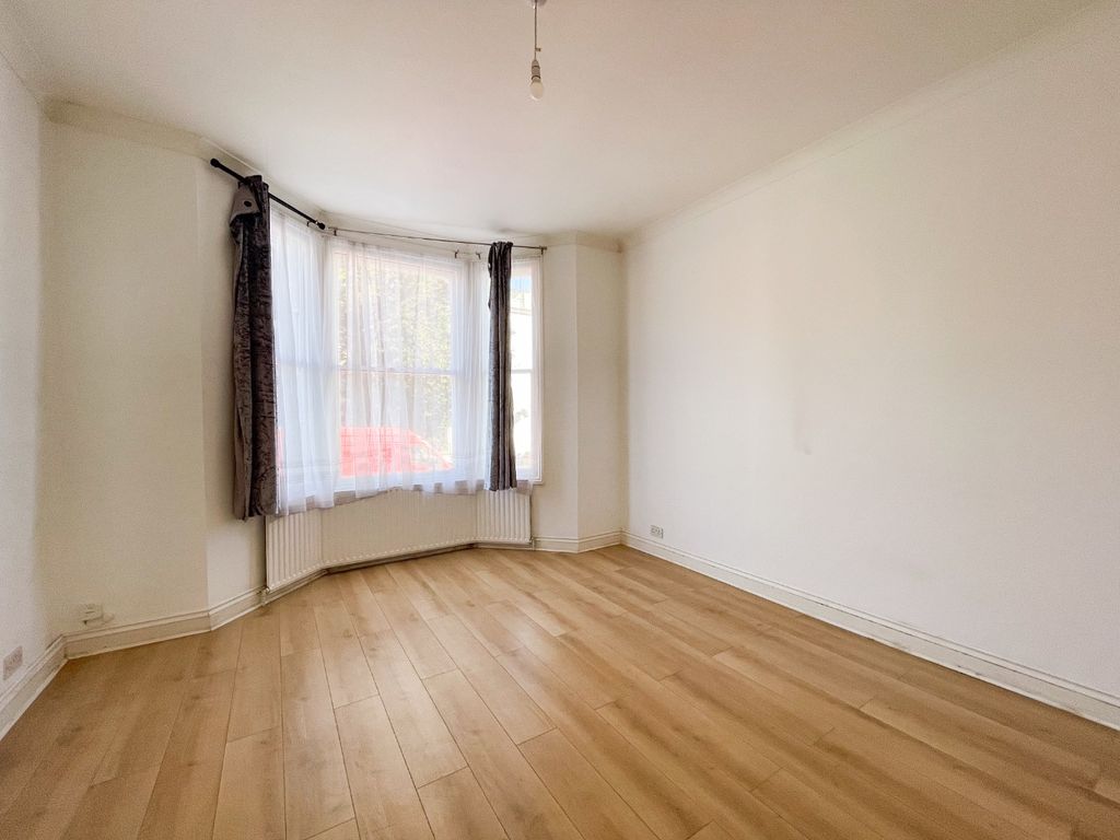 Property photo 3 of 10 3468023