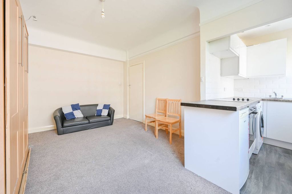 Property photo 3 of 9