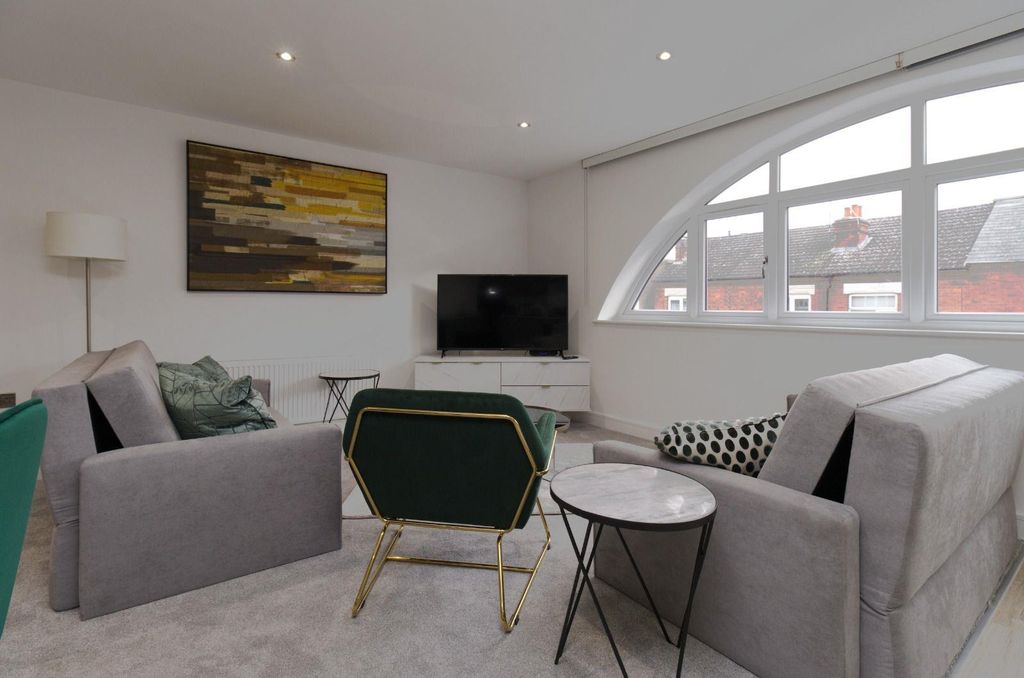 Property photo 2 of 34 8 Berkley Court 17.Jpg