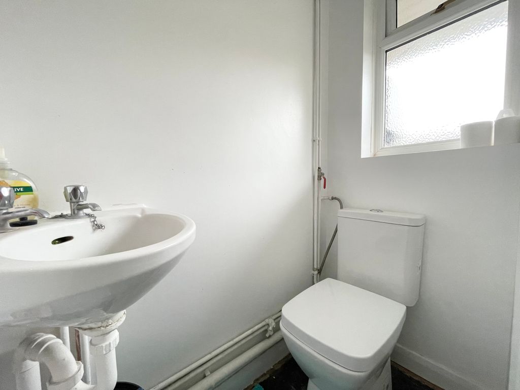 Property photo 3 of 10 Cloakroom/wc