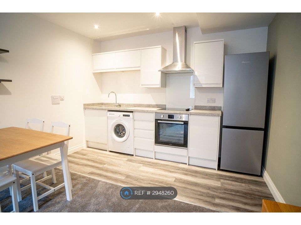 Property photo 3 of 10 Kitchen