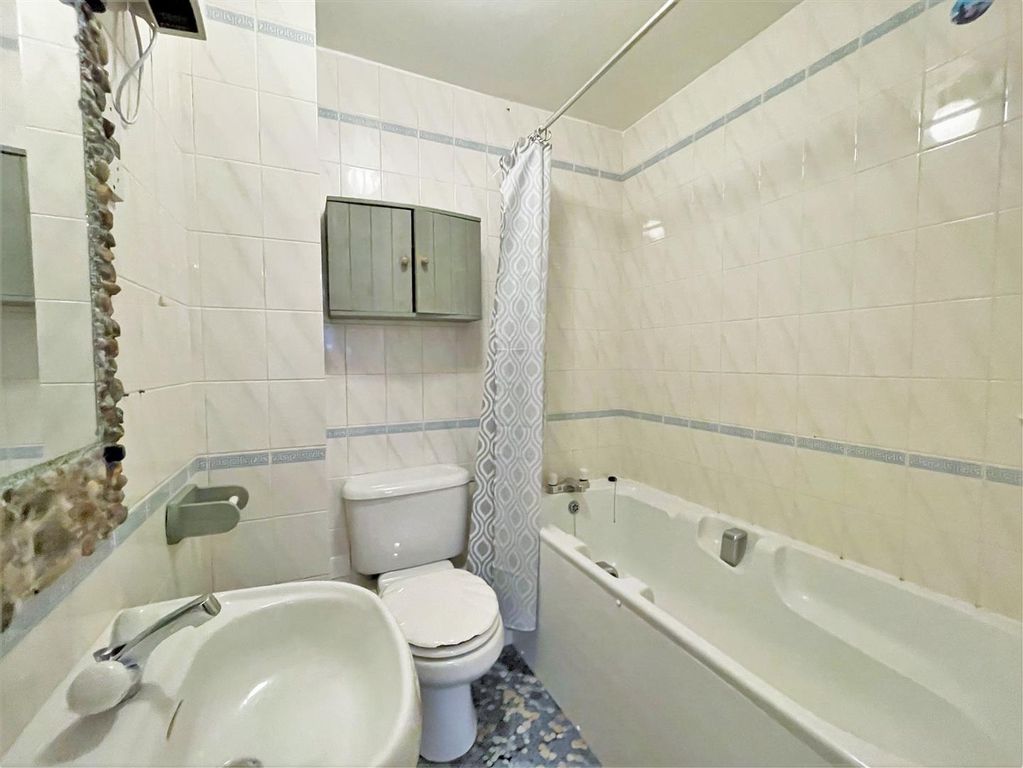 Property photo 3 of 4