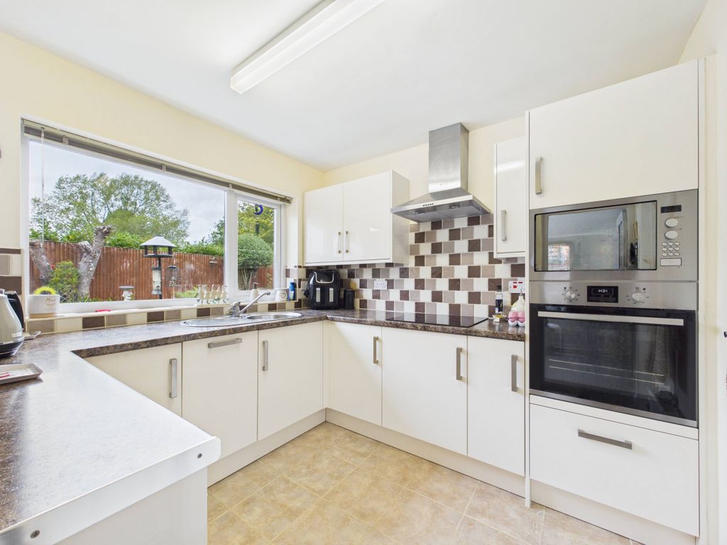 Property photo 3 of 13 Cam01354G0-Pr0768-Still007