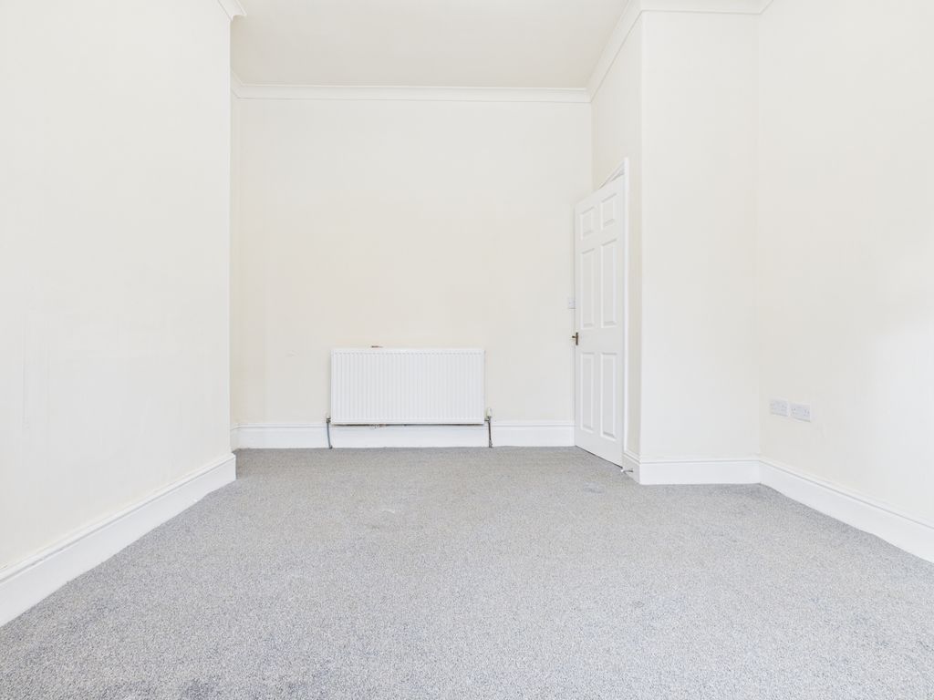 Property photo 3 of 16 Cam03729G0-Pr0167-Still003