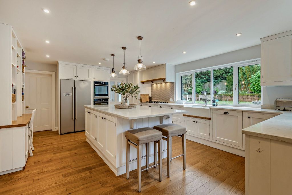 Property photo 3 of 23 Kitchen