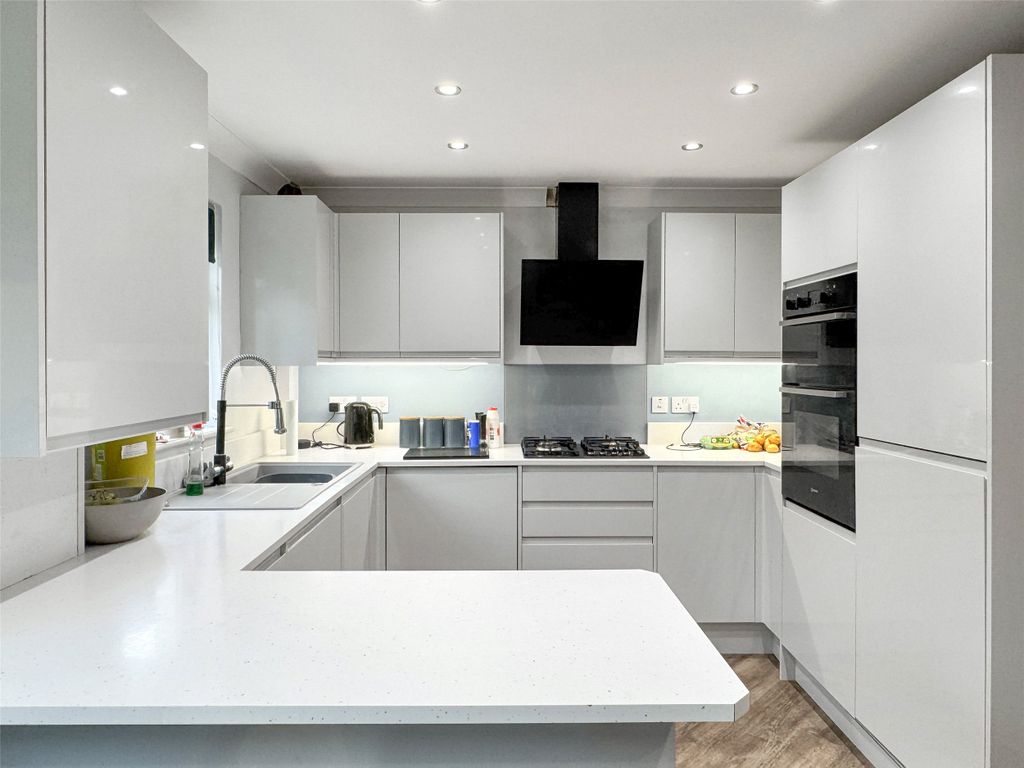 Property photo 3 of 15 3 - Picture No. 06