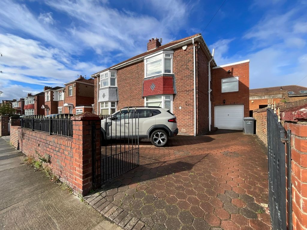 Property photo 1 of 15 4511751