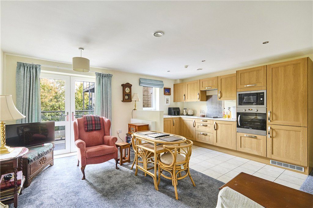 Property photo 2 of 14 Living Room/Kitchen