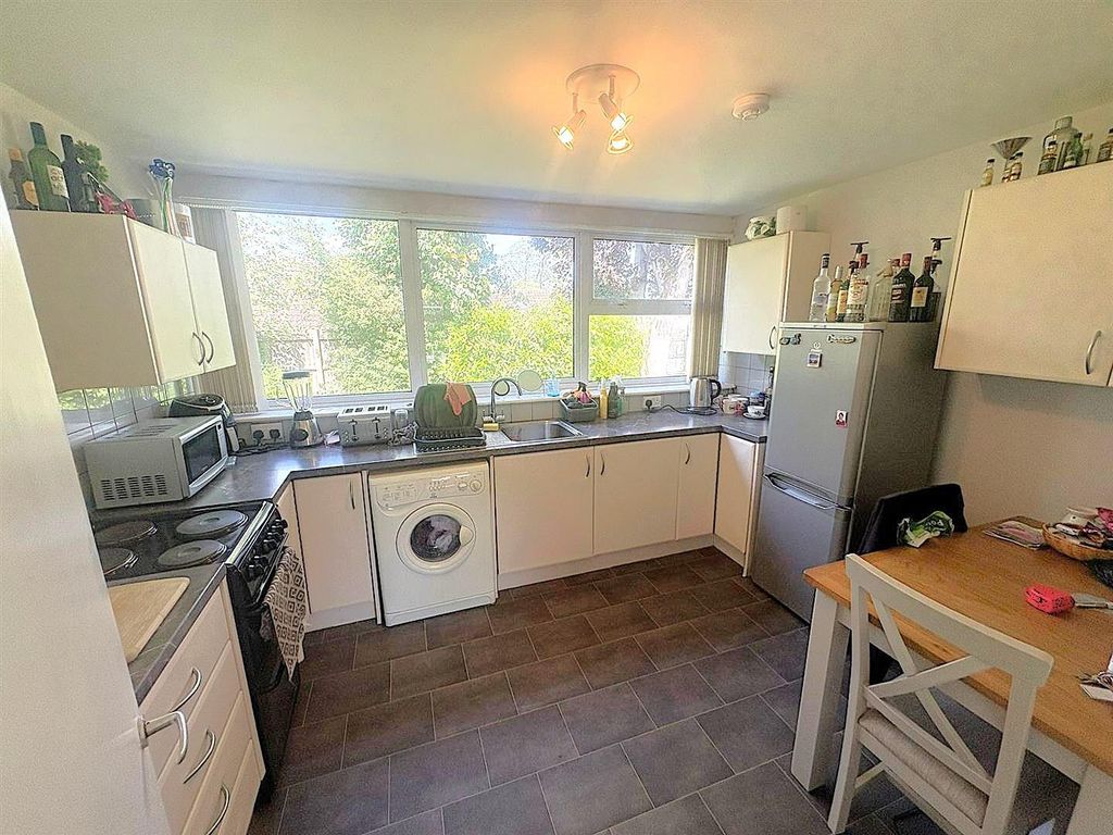 Property photo 2 of 10 Kitchen.Jpg