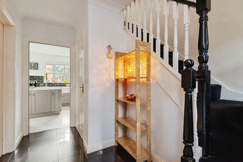 Property photo 3 of 20 Pbox-Img.Jpg