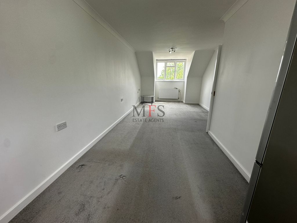 Property photo 1 of 14 Photo 8