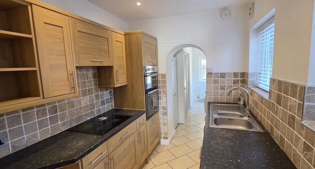 Property photo 2 of 21 Kitchen