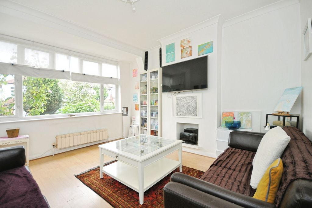 Property photo 3 of 17 Photo