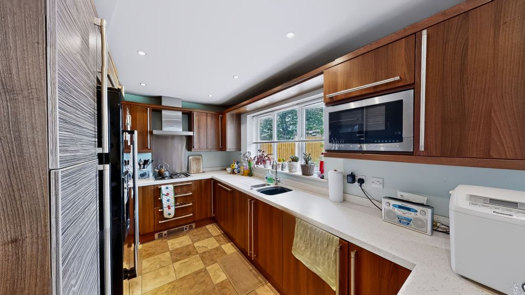 Property photo 3 of 17 Kitchen