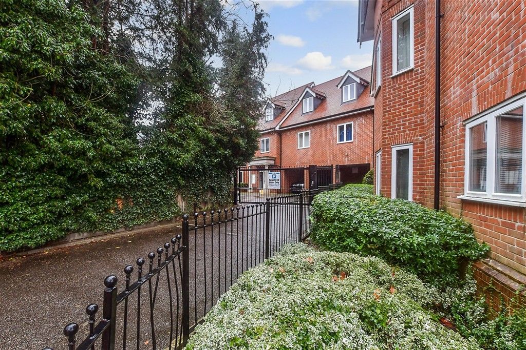 Property photo 2 of 11 Driveway/Parking.