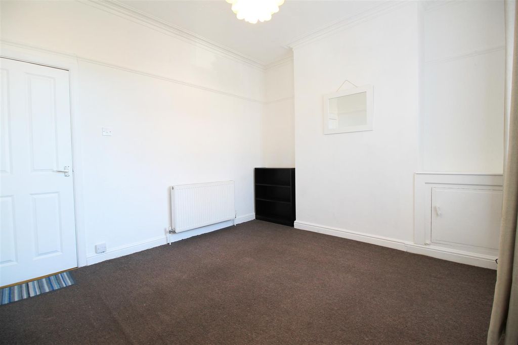 Property photo 2 of 11 Lounge..Jpg