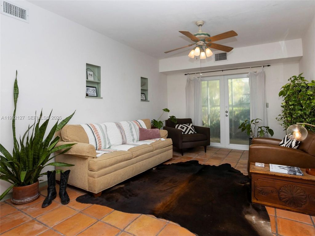 Property photo 3 of 34 <Alttext/>