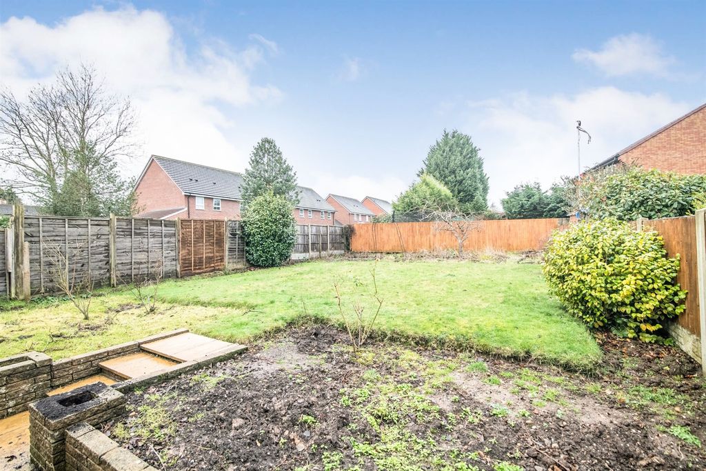 Property photo 2 of 11 Garden