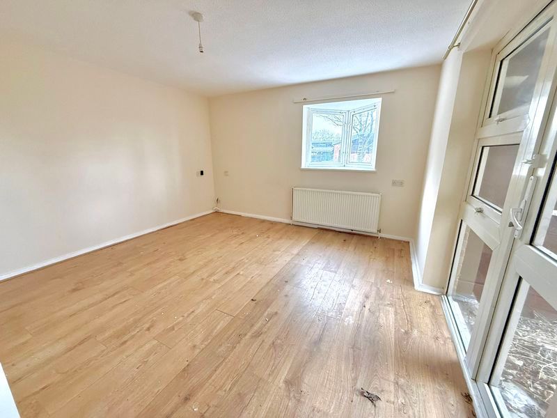 Property photo 2 of 9 Lounge