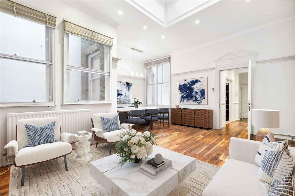 Property photo 3 of 10 Reception