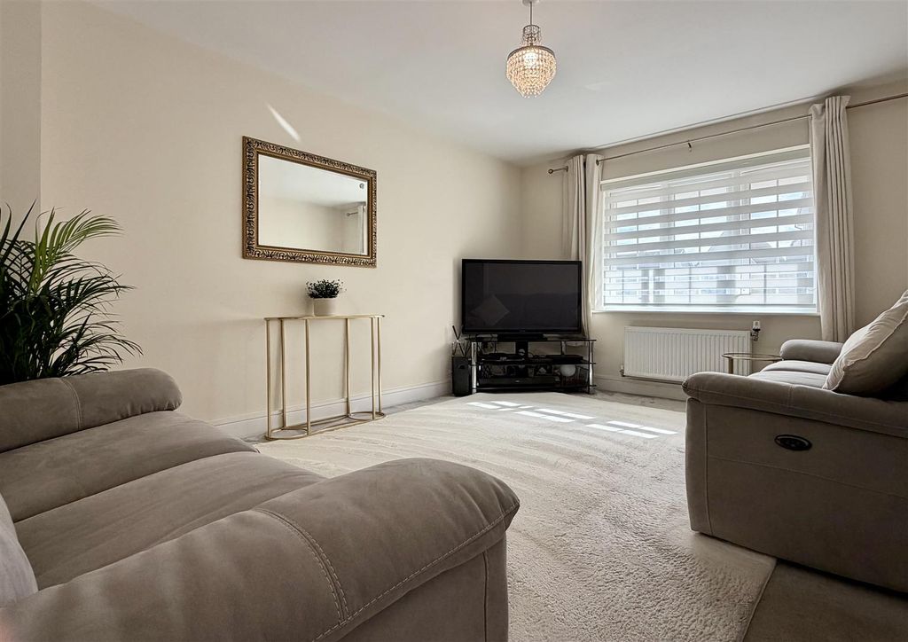 Property photo 3 of 19 Tempimagepnxvbq.Jpg