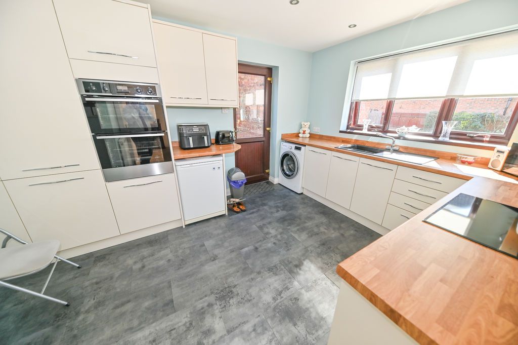 Property photo 3 of 15 Photo 12