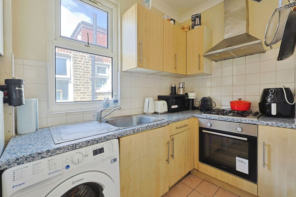 Property photo 3 of 21 Kitchen