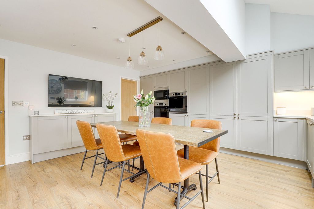 Property photo 3 of 17 Kitchen