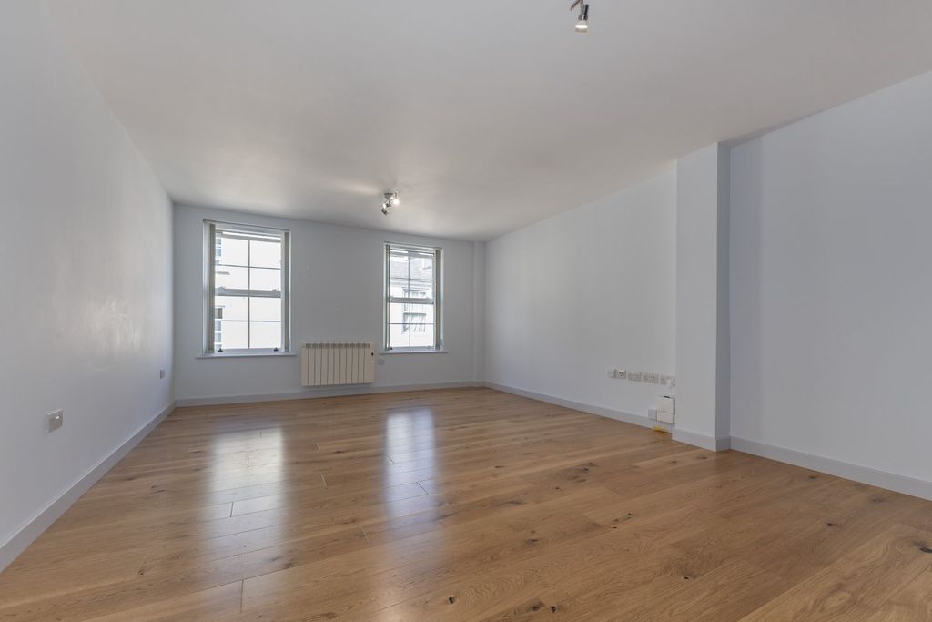 Property photo 2 of 11 Picture No. 01