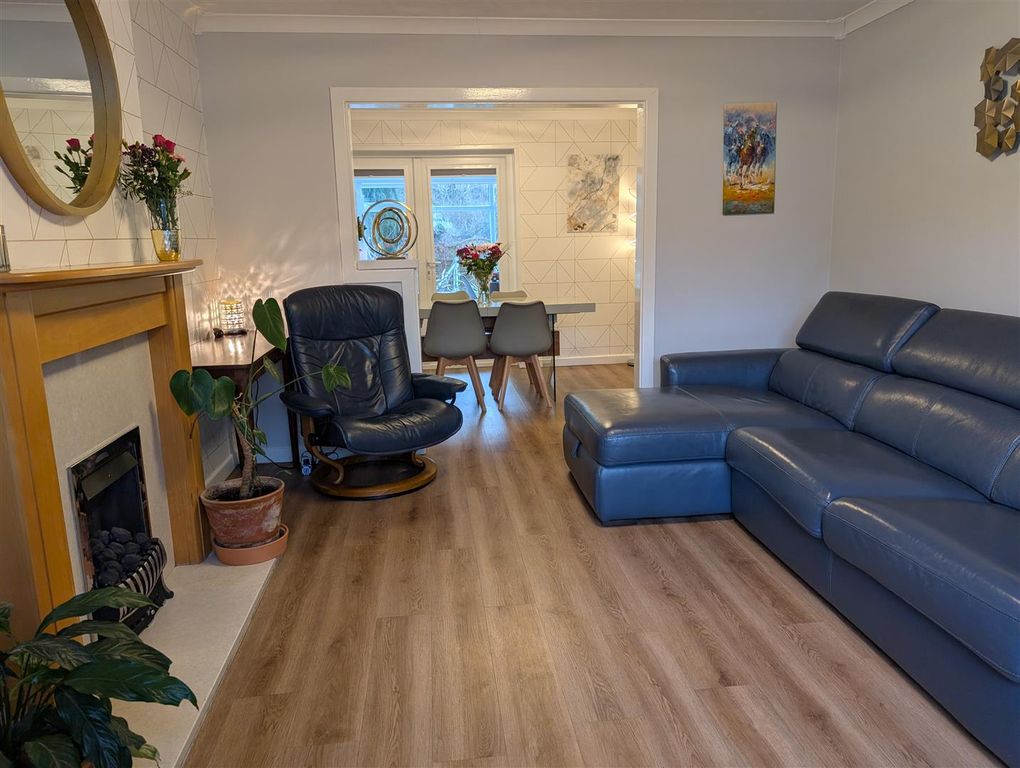 Property photo 3 of 25 Lounge