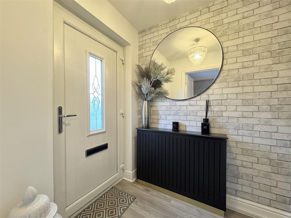 Property photo 2 of 24 Entrance