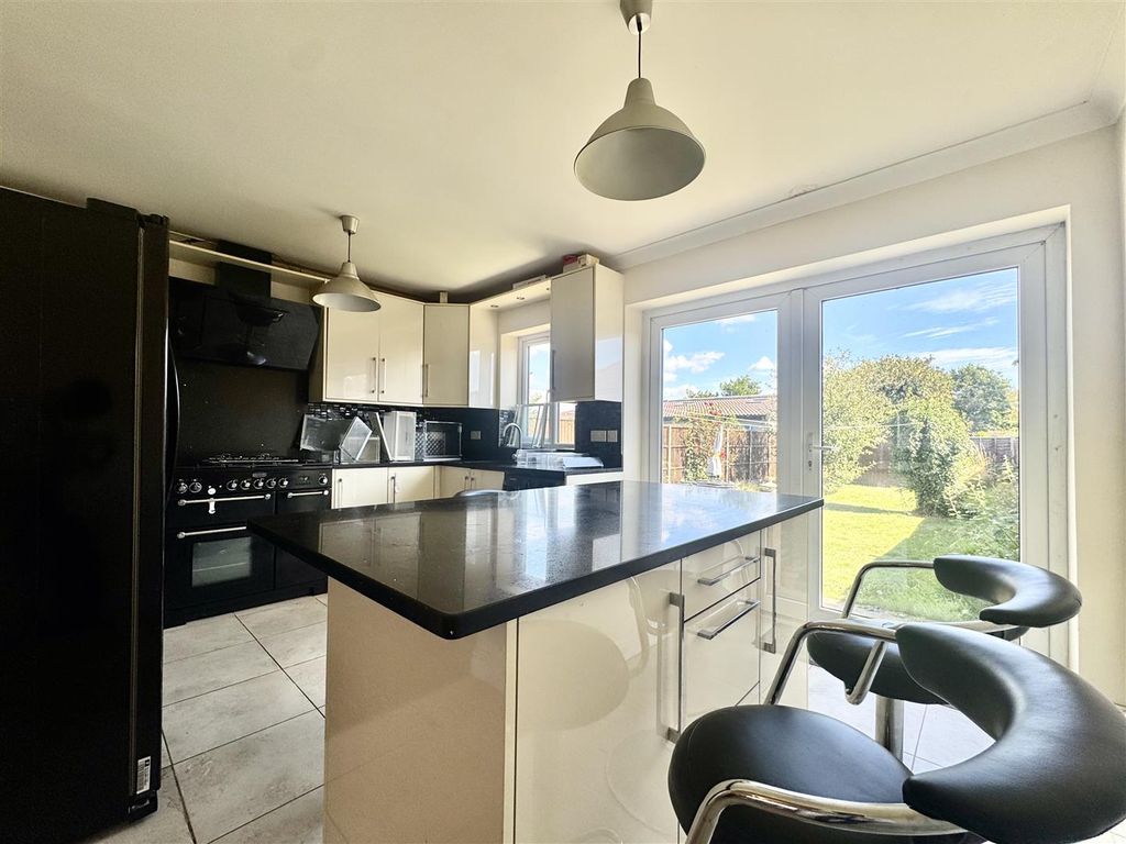 Property photo 1 of 9 Kitchen