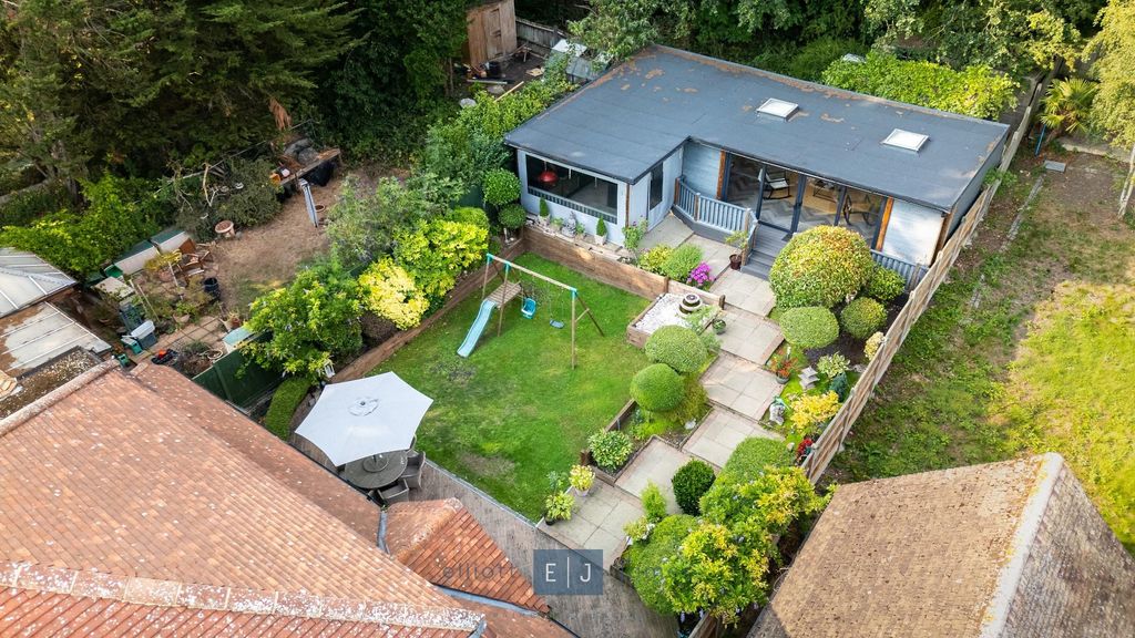 Property photo 2 of 35