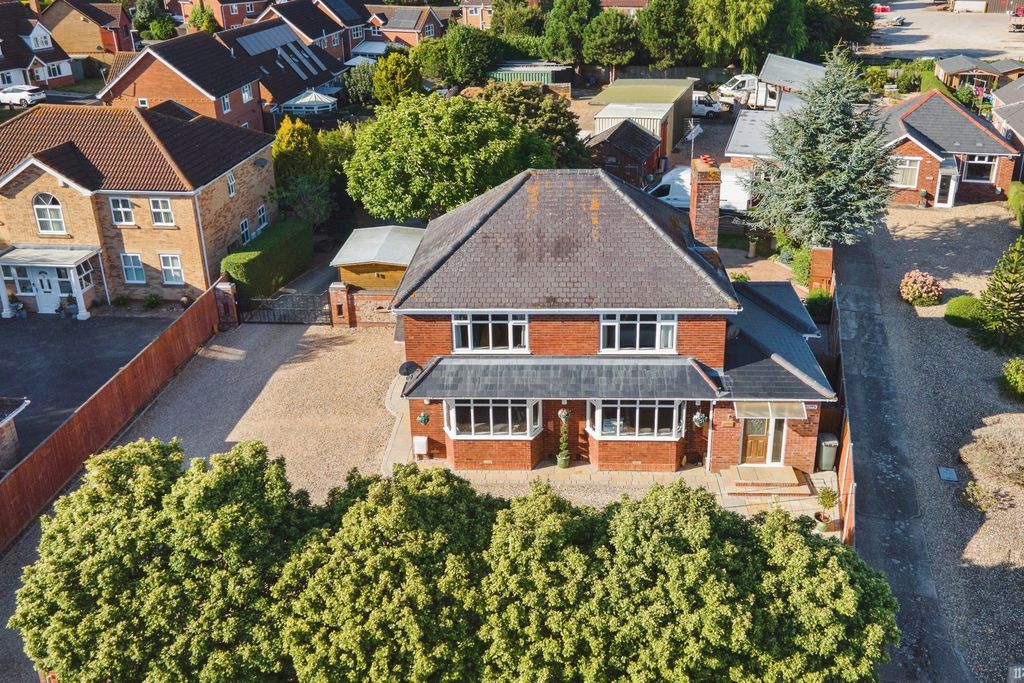 Property photo 2 of 33