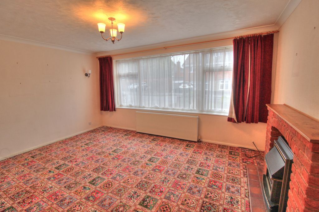 Property photo 3 of 18 Lounge