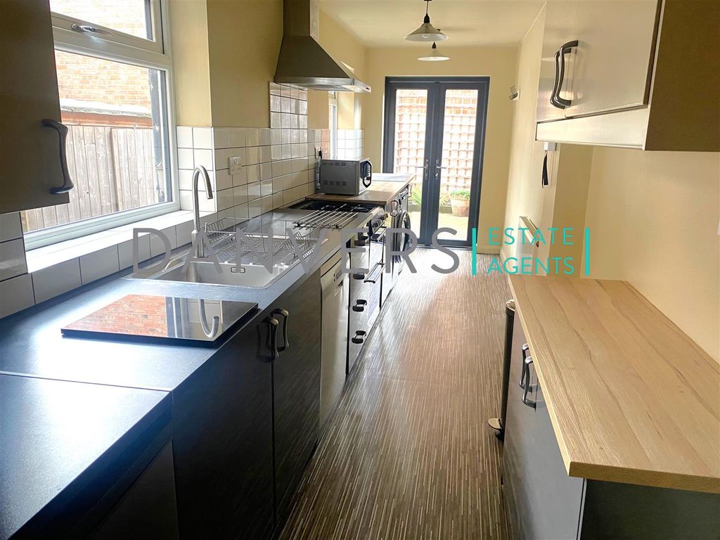 Property photo 1 of 5 Kitchen.Jpg