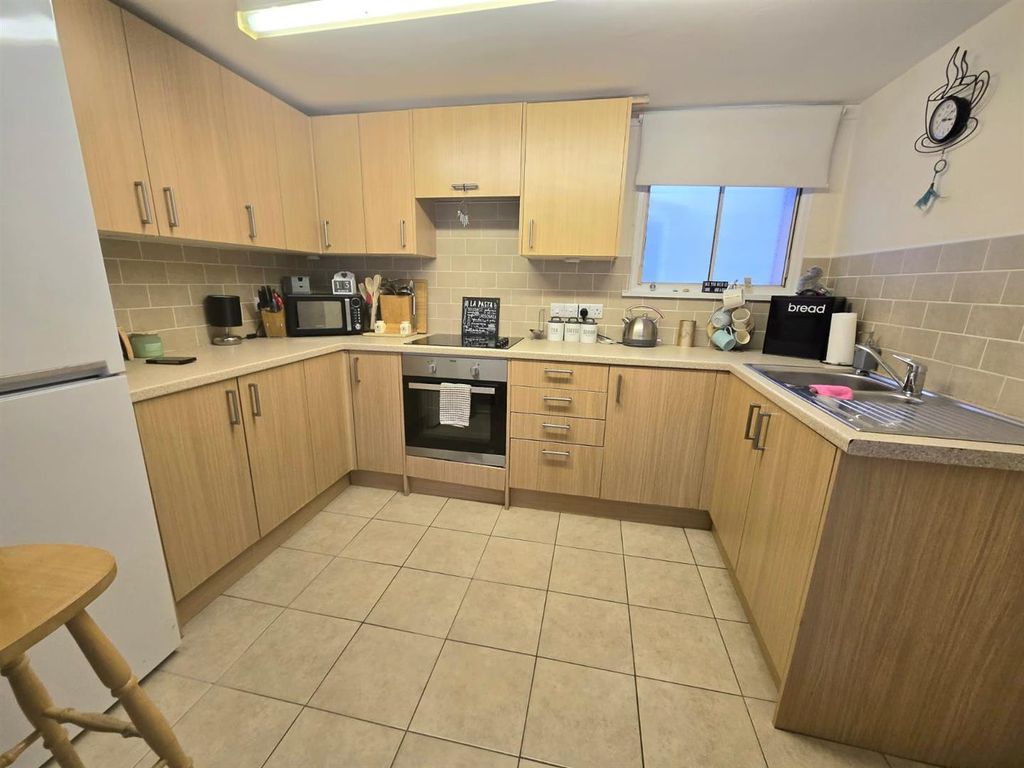 Property photo 2 of 11 Kitchen.Jpg