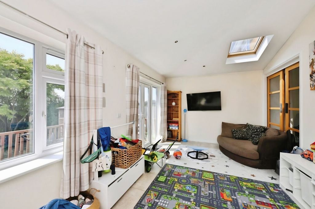 Property photo 3 of 19