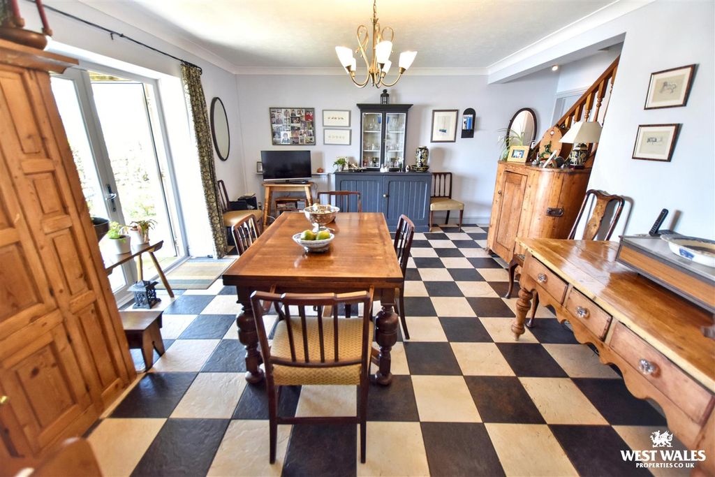 Property photo 3 of 45 4 (6).Jpg