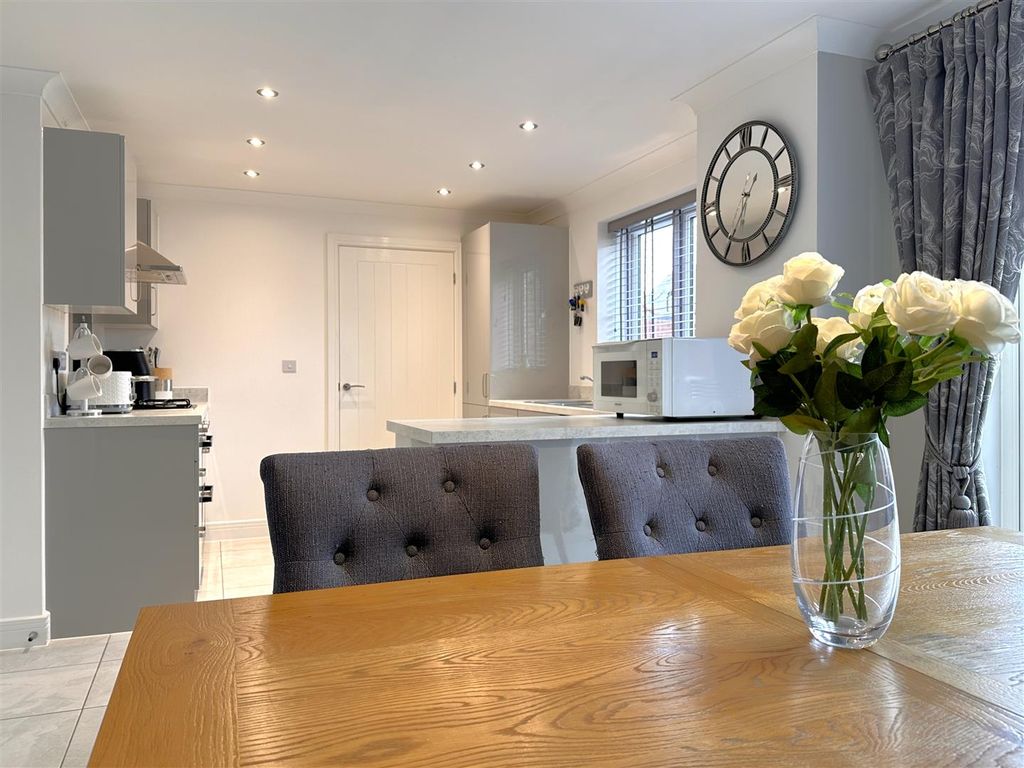 Property photo 2 of 24 Dining Kitchen 514