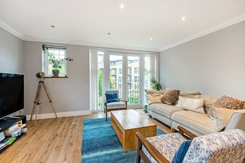 Property photo 3 of 14 13 Churchview Clo...