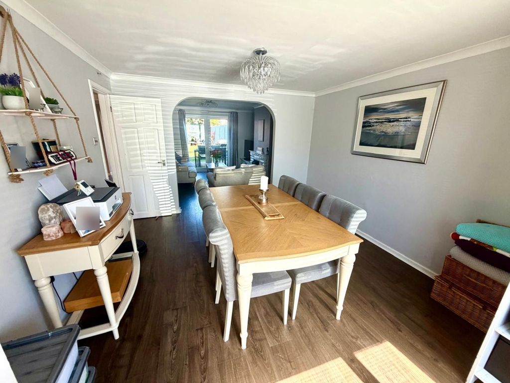 Property photo 3 of 10 Dining