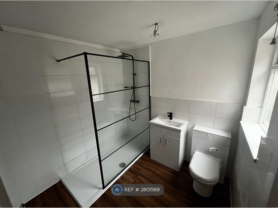 Property photo 2 of 7 Bathroom